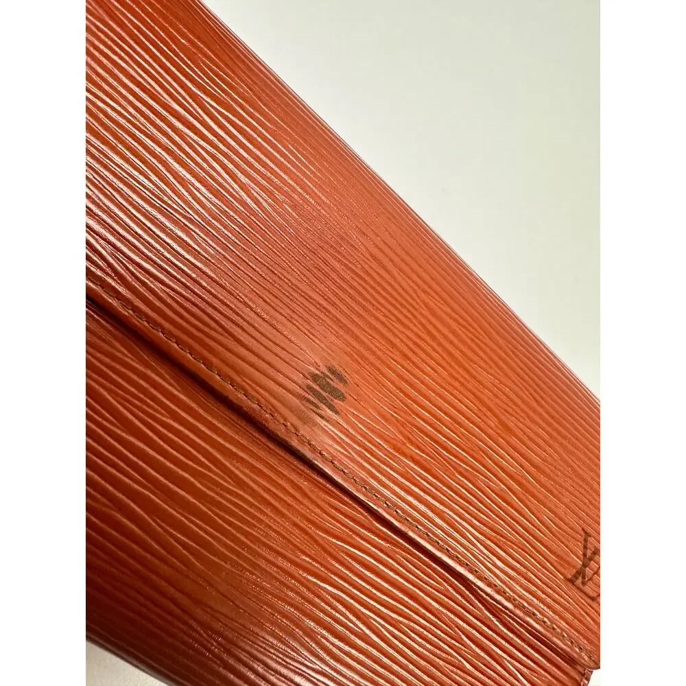 Authentic Vintage Louis Vuitton EPI Leather Long Wallet - Picture 5 of 13